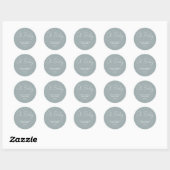 Baby shower script modern dusty blue elegant ronde sticker (Vel)
