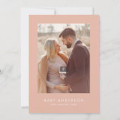 Baby shower script moderne lichtroze elegante foto kaart (Achterkant)