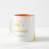 Baby shower, Tiny Miracle Sunshine gepersonaliseer Tweekleurige Koffiemok (Voorkant links)