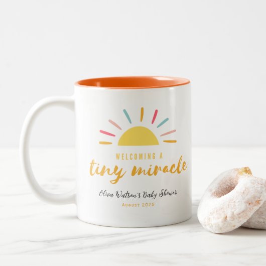 Baby shower, Tiny Miracle Sunshine gepersonaliseer Tweekleurige Koffiemok (Met donut)