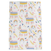 Baby shower van Cute Pastel Llamas en Rainbows Medium Cadeauzakje (Achterkant)