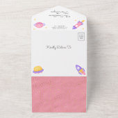 Baby shower van de buitenruimteroze astronaut all in one uitnodiging (Buitenkant)