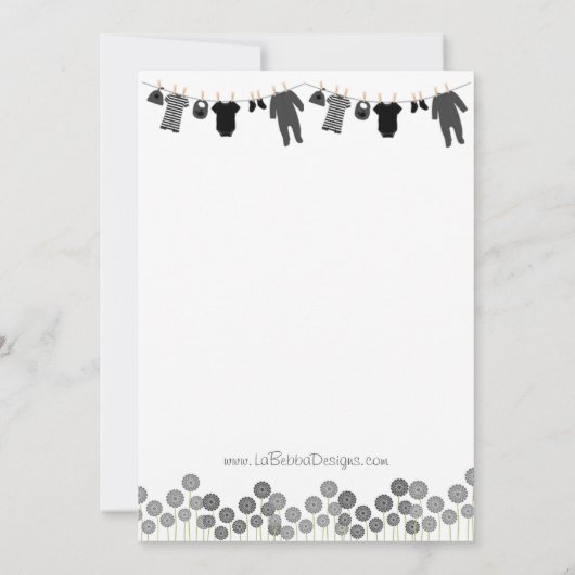 Baby shower van grijze en zwarte kleine kleren kaart (Achterkant)