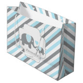 Baby shower van witte, blauwe en grijze stripjes large cadeautasje (Voorkant Gekanteld)