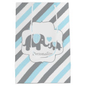 Baby shower van witte, blauwe en grijze stripjes medium cadeauzakje (Achterkant)