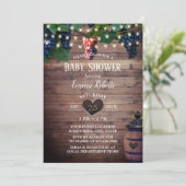 Baby shower voor het testen van wijn bij de wijnga kaart (Staand voorkant)