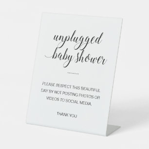 Baby shower zonder stopcontact op sociale media reclamebord met voetstuk