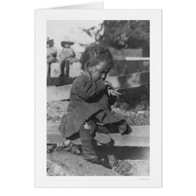Baby spelen in Nome 1906 (Voorkant)