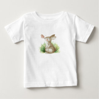 Baby T-shirt met konijntje en vlinder.