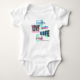 Baby t-shirt of eendelig romperpak.
