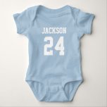 Baby Team Jersey Number en Monogram Romper<br><div class="desc">Kleed je kleine fan in teamgeest met dit gepersonaliseerde baby-bodysuit of peuter-T-shirt! Voeg de naam en het rugnummer van je kind toe aan de creëer-outfit van een mini-speeldag die bij het hele gezin past. Gebruik de ontwerptools om de kleuren aan te passen voor uw favoriete team - ideaal voor football,...</div>