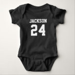Baby Team Jersey Number en Monogram Romper<br><div class="desc">Kleed je kleine fan in teamgeest met dit gepersonaliseerde baby-bodysuit of peuter-T-shirt! Voeg de naam en het rugnummer van je kind toe aan de creëer-outfit van een mini-speeldag die bij het hele gezin past. Gebruik de ontwerptools om de kleuren aan te passen voor uw favoriete team - ideaal voor football,...</div>