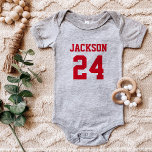 Baby Team Jersey Number en Monogram Romper<br><div class="desc">Aangepast afgedrukt baby,  gepersonaliseerd met jouw naam-monogram en team-jersey nummer of andere tekst. Klik aanpassen het om tekstdoopvonten en kleuren uit te geven of de verandering kleurt en stijl van het kleding. Ideaal voor ondersteuning van je favoriete sportteam of speler!</div>