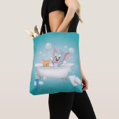 Baby Tom en Jerry die een bad nemen Tote Bag (Dichtbij)