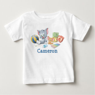 Baby Tom en Jerry die met speelgoed spelen