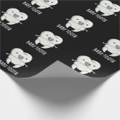 Baby Tooth Funny Teeth Pun Dark BG Cadeaupapier (Hoek)