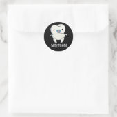Baby Tooth Funny Teeth Pun Dark BG Ronde Sticker (Tas)