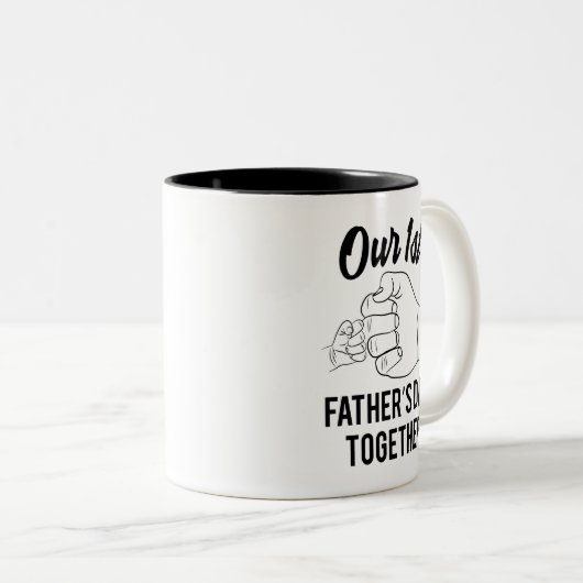 Baby tot pa onze eerste Vaderdag samen Tweekleurige Koffiemok (Voorkant rechts)