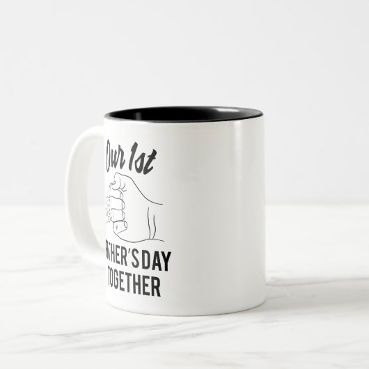 Baby tot pa onze eerste Vaderdag samen Tweekleurige Koffiemok (Voorkant links)