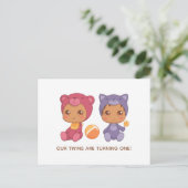 Baby Twins First Birthday Cat Beer Invitation Briefkaart (Staand voorkant)