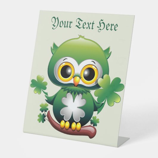 Baby Uil Schattige St. Patrick Cartoon Reclamebord Met Voetstuk (Voorkant)