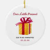 Baby verschuldigd | Verwachte zwangerschap van oud Keramisch Ornament (Achterkant)