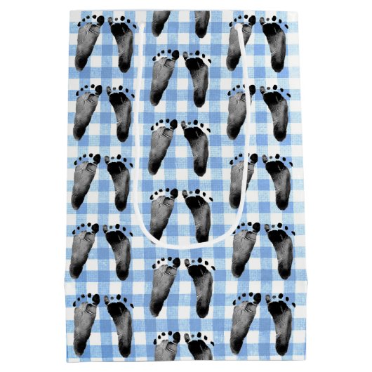 Baby voetafdrukken op blauwe gingham middelgrote G Medium Cadeauzakje (Achterkant)