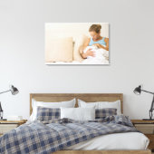 Baby voor borstvoeding canvas afdruk (Insitu (Slaapkamer))
