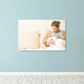 Baby voor borstvoeding canvas afdruk (Insitu (Houten vloer))