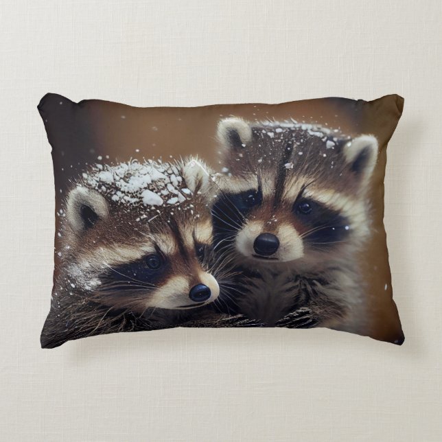 Baby wasberen huddle in vallende sneeuw accent kussen (Voorkant)