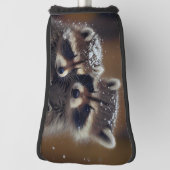 Baby wasberen huddle in vallende sneeuw golfheadcover (Draai 90)