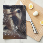 Baby wasberen huddle in vallende sneeuw theedoek (Quarter Fold)