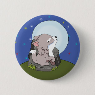 Baby wolf huilt naar de maan ronde button 5,7 cm