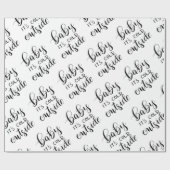 Baby zijn buiten handgeschreven zwart script gekol cadeaupapier (Vlak)