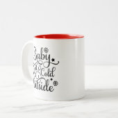 Baby zijn koude, buiten de Black Script Holiday Tweekleurige Koffiemok (Voorkant links)