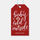 Baby zijn koude buiten handgeschreven witte script cadeaulabel (Voorkant)