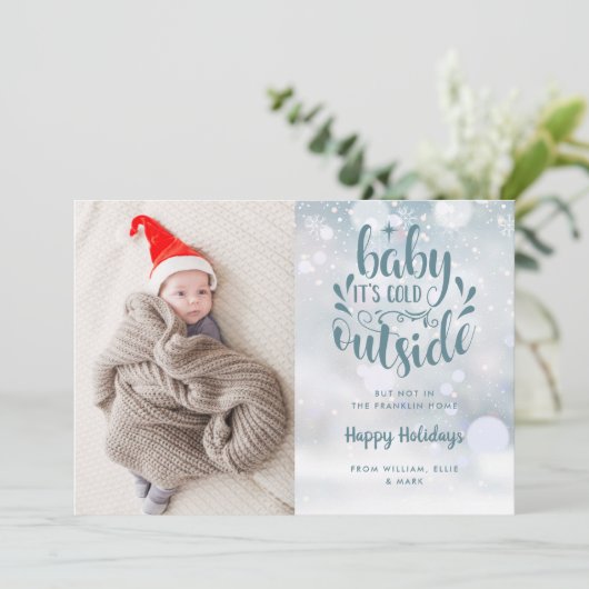 Baby zijn koude buitenjongen winterfeestdag geboor aankondiging (Staand voorkant)