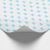 Babyblauwe kruisstiften op wit cadeaupapier (Hoek)