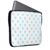 Babyblauwe kruisstiften op wit laptop sleeve (Voorkant Rechts)