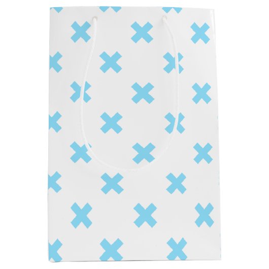 Babyblauwe kruisstiften op wit medium cadeauzakje (Voorkant)