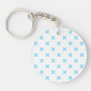 Babyblauwe kruisstiften op wit sleutelhanger