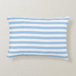 Babyblauwe strepen accent kussen<br><div class="desc">Babyblauwe strepen op wit. Verander uit de achtergrondkleur (wit) aan om het even welke kleur u verkiest! Baby blauw is een bleke azuurkleurig, een van de pastelkleuren. Het eerste geregistreerde gebruik van babyblauw als kleurnaam in het Engels was in 1892.</div>