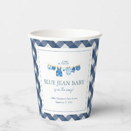 Babyborrel met blauwe jeans papieren bekers
