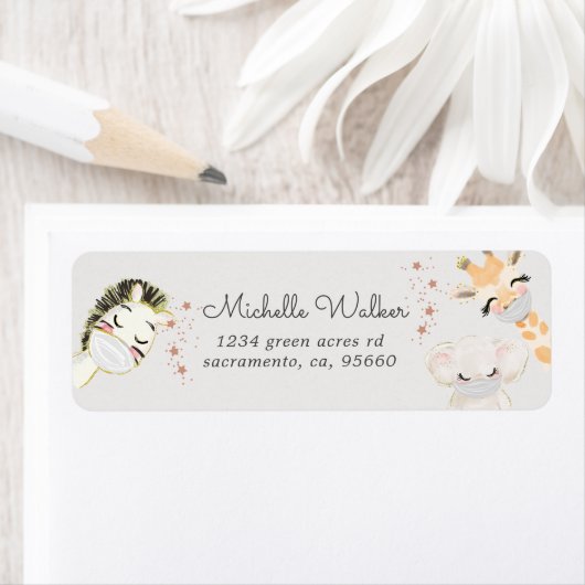 babydieren krijgen een maskers met een aantrekkeli etiket (Insitu)