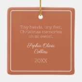 Babyfoto Terracotta Moderne Rustieke Kerstscript Keramisch Ornament (Achterkant)