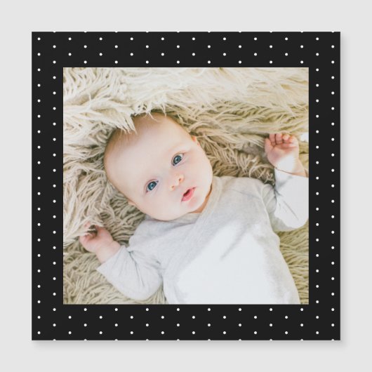 Babyfoto Zwart en Wit Kleine Stippen Magnetische Uitnodiging (Voorkant)