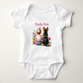 Babymeisje en Duitse herder gepersonaliseerd Romper (Voorkant)