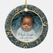 Baby's 1e Kerstfoto Goud Bladerdek Blauwgroen Rond Keramisch Ornament (Achterkant)