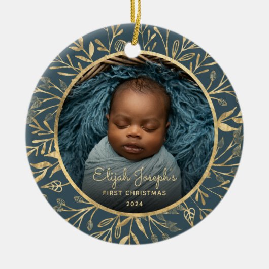 Baby's 1e Kerstfoto Goud Bladerdek Blauwgroen Rond Keramisch Ornament (Voorkant)