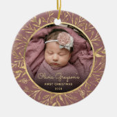 Baby's 1e Kerstfoto Gouden Foliage Roos Ronde Keramisch Ornament (Voorkant)